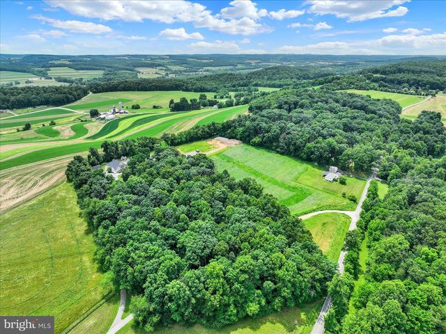 4440 BEARDS SCHOOL RD, Spring Grove, PA 17362