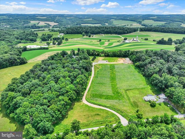 4440 BEARDS SCHOOL RD, Spring Grove, PA 17362