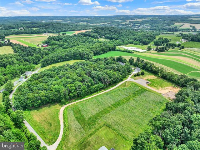 4440 BEARDS SCHOOL RD, Spring Grove, PA 17362