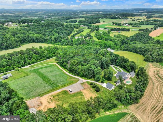 4440 BEARDS SCHOOL RD, Spring Grove, PA 17362