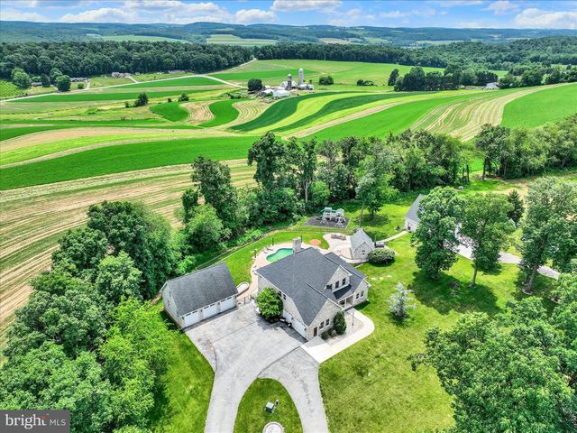 4440 BEARDS SCHOOL RD, Spring Grove, PA 17362