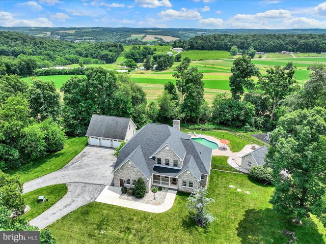 4440 BEARDS SCHOOL RD, Spring Grove, PA 17362