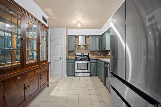 1240 Salem Road, Conway, AR 72034