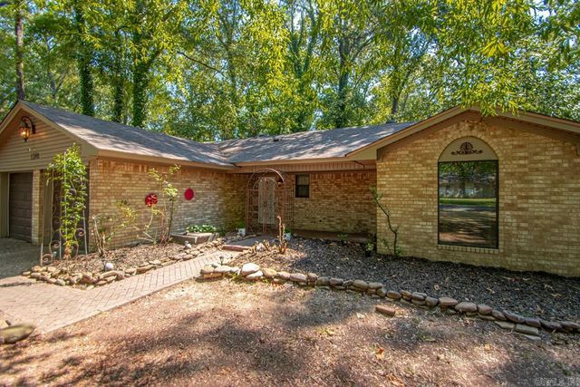 1240 Salem Road, Conway, AR 72034