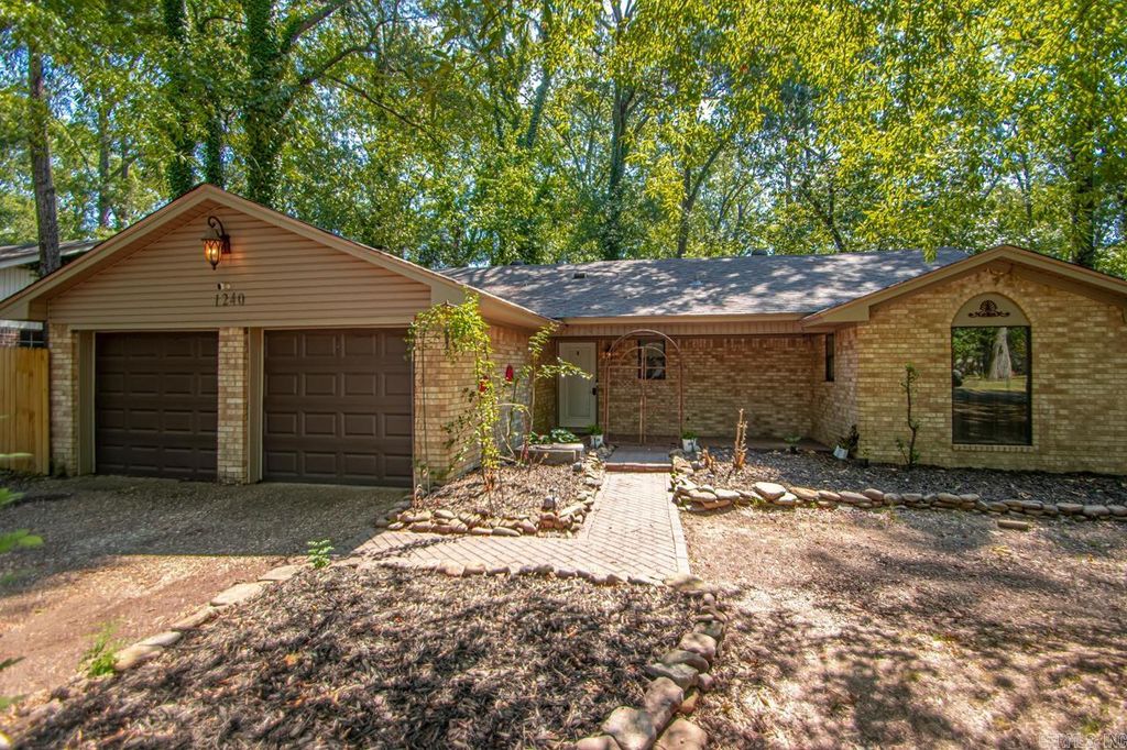 1240 Salem Road, Conway, AR 72034