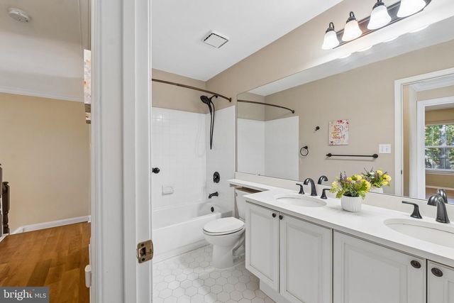 25 WYCKOFF DR, Pennington, NJ 08534