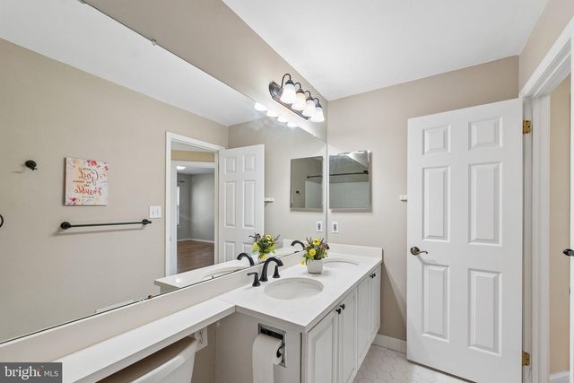 25 WYCKOFF DR, Pennington, NJ 08534