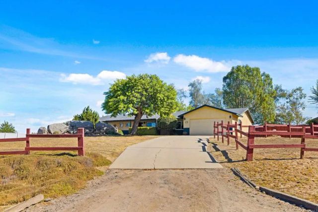 2570 Howell Street, Ramona, CA 92065