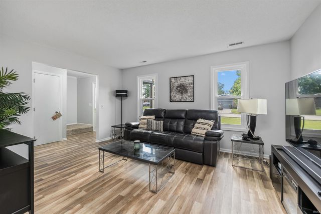 6334 Kiwanis Drive, Fort Wayne, IN 46835
