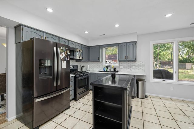 6334 Kiwanis Drive, Fort Wayne, IN 46835