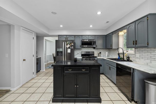 6334 Kiwanis Drive, Fort Wayne, IN 46835