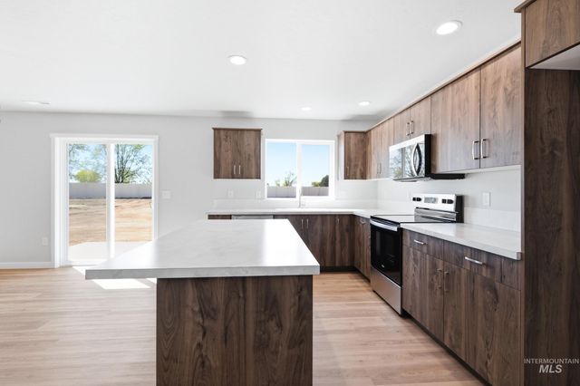 3570 E Jamestown Dr, Nampa, ID 83686