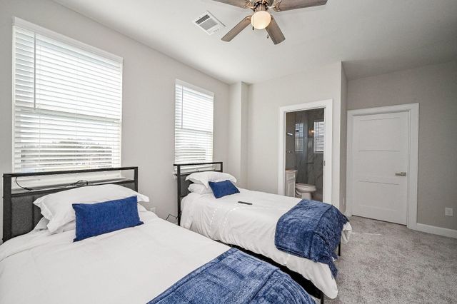 4746 Mallow Street E, Houston, TX 77033