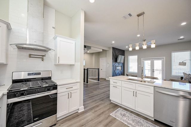 4746 Mallow Street E, Houston, TX 77033