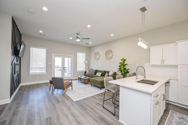 4746 Mallow Street E, Houston, TX 77033
