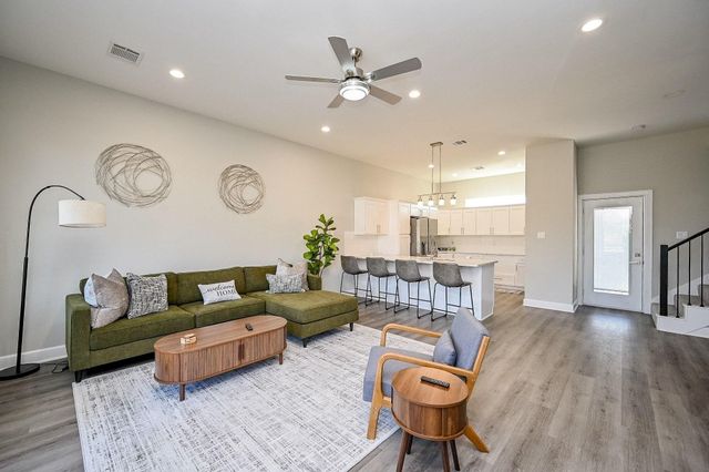 4746 Mallow Street E, Houston, TX 77033