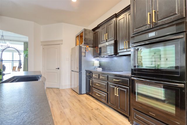 1010 Fm 85, Ennis, TX 75119