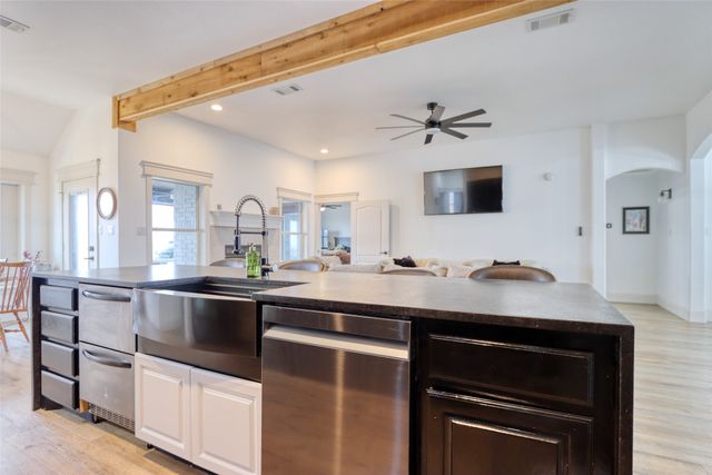 1010 Fm 85, Ennis, TX 75119