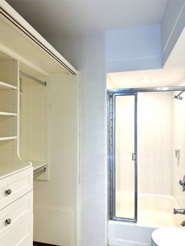 2943 Kalakaua Avenue 408, Honolulu, HI 96815