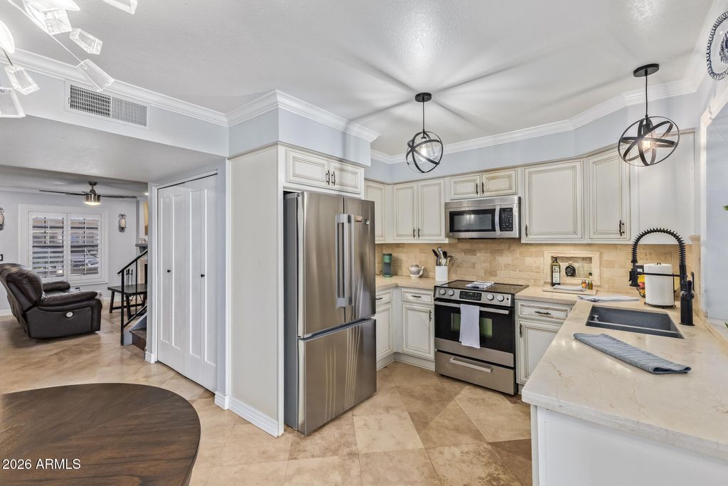 Image 10 of property listing at 4901 E KELTON Lane 1229, Scottsdale, AZ 85254