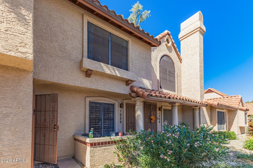 Image 2 of property listing at 4901 E KELTON Lane 1229, Scottsdale, AZ 85254