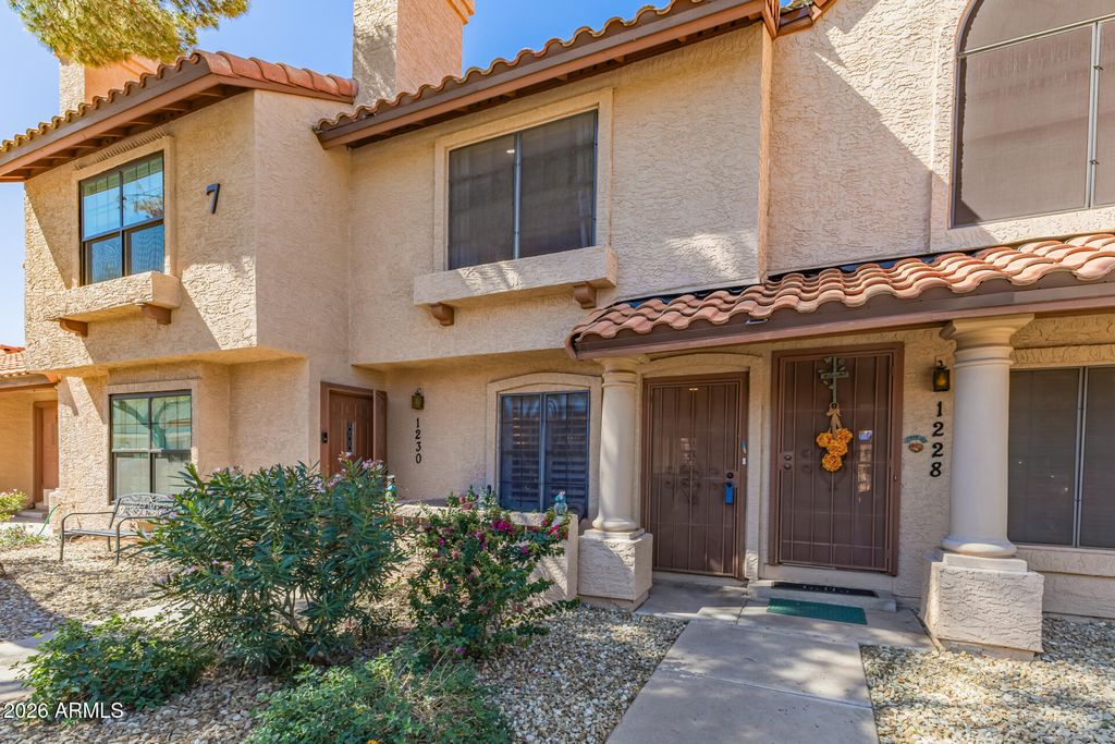 Image 3 of property listing at 4901 E KELTON Lane 1229, Scottsdale, AZ 85254