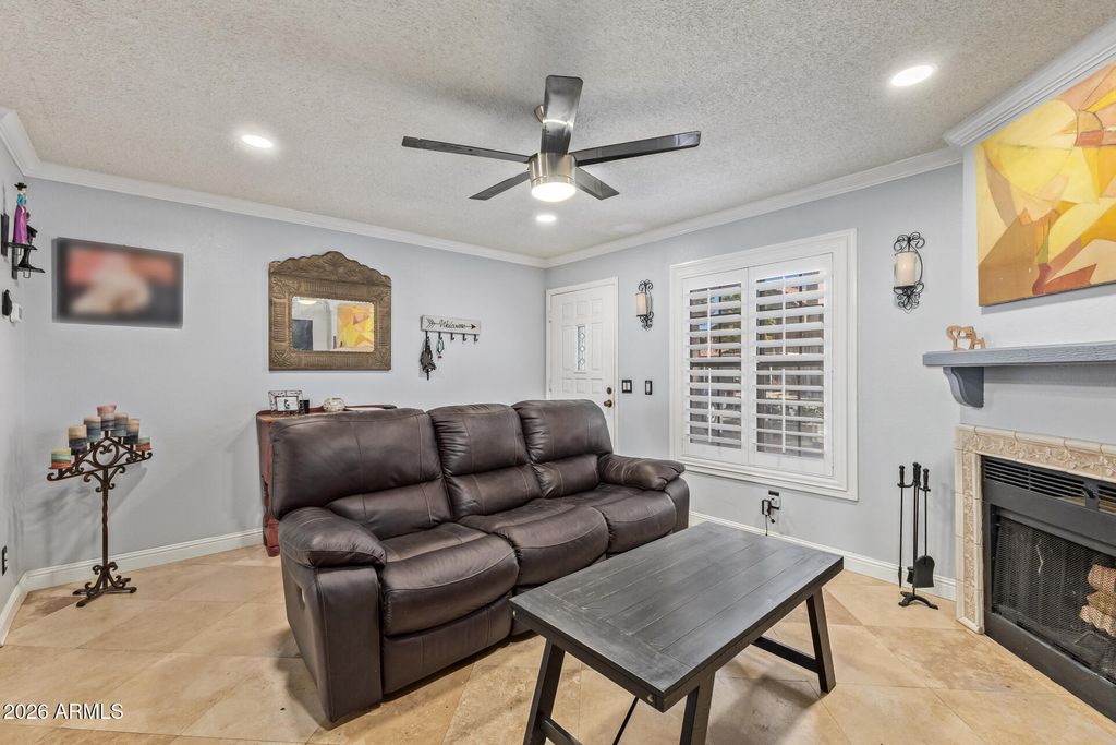 Image 4 of property listing at 4901 E KELTON Lane 1229, Scottsdale, AZ 85254