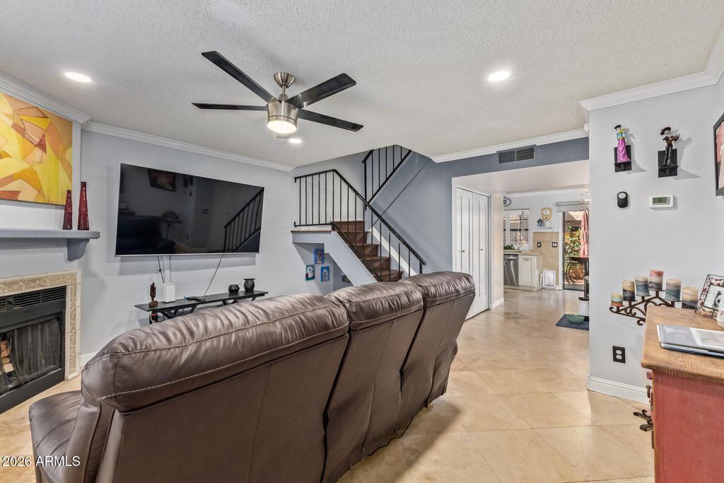 Image 5 of property listing at 4901 E KELTON Lane 1229, Scottsdale, AZ 85254
