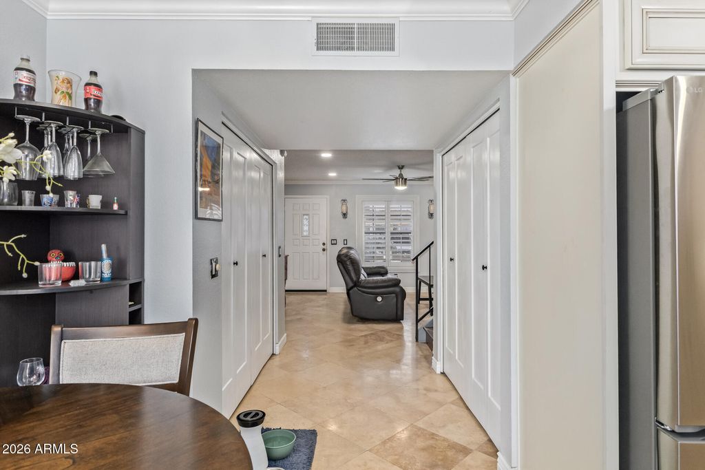 Image 8 of property listing at 4901 E KELTON Lane 1229, Scottsdale, AZ 85254