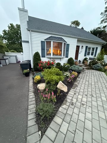 115 Academy Street, Bayport, NY 11705