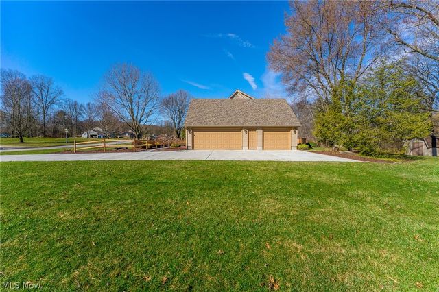 3600 Fawn Drive, Canfield, OH 44406