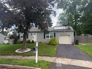 16 Wakefield Drive, Edison, NJ 08820