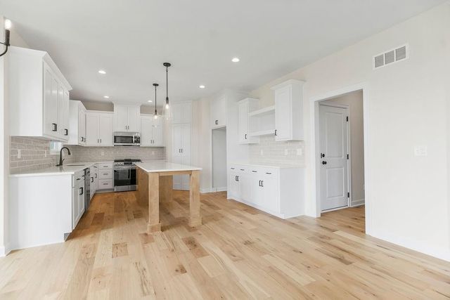 17428 W 163rd Place, Olathe, KS 66062