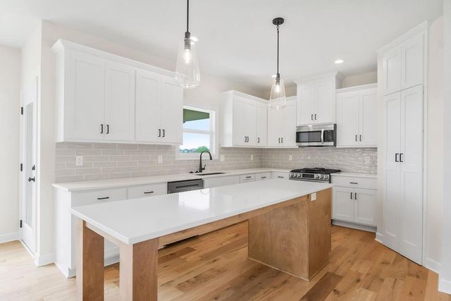 17428 W 163rd Place, Olathe, KS 66062