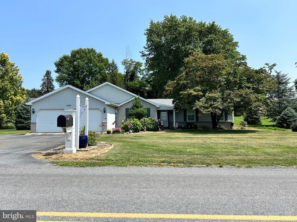 8582 RICE RD, Shippensburg, PA 17257