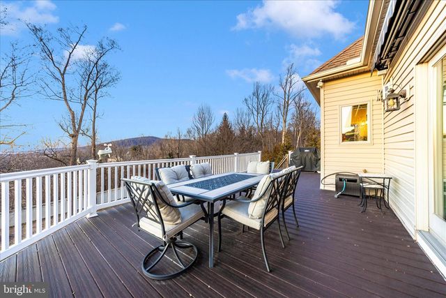 11067 WEATHERSTONE DRIVE, Waynesboro, PA 17268