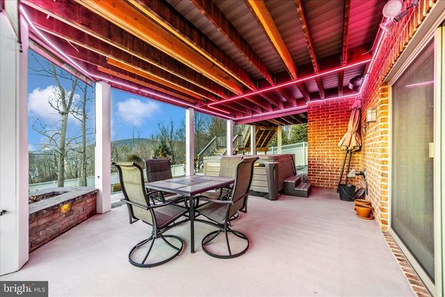 11067 WEATHERSTONE DRIVE, Waynesboro, PA 17268