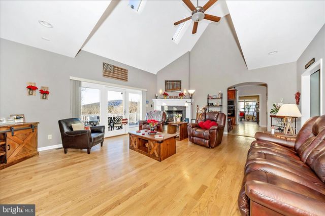 11067 WEATHERSTONE DRIVE, Waynesboro, PA 17268