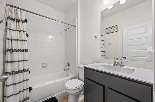 222 Summit DR, Lockhart, TX 78644