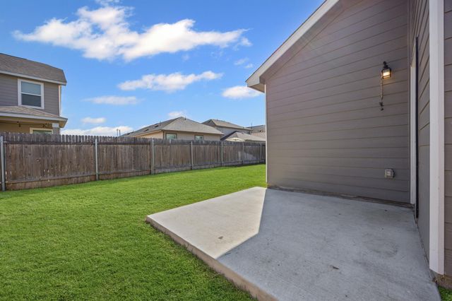 222 Summit DR, Lockhart, TX 78644