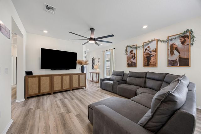 222 Summit DR, Lockhart, TX 78644