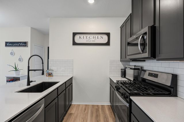222 Summit DR, Lockhart, TX 78644