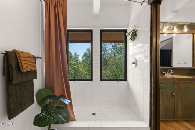 1002 Country Club Drive, Ojai, CA 93023