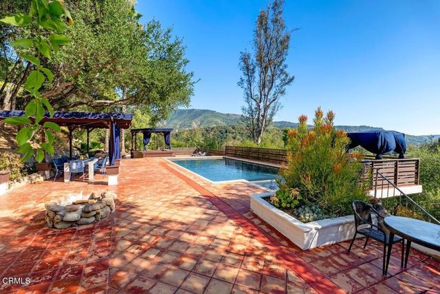 1002 Country Club Drive, Ojai, CA 93023