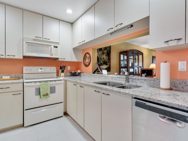 3130 RINGWOOD MEADOW 44, Sarasota, FL 34235