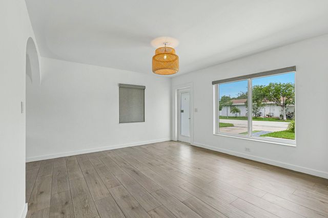 2304 SE 13th Court, Pompano Beach, FL 33062