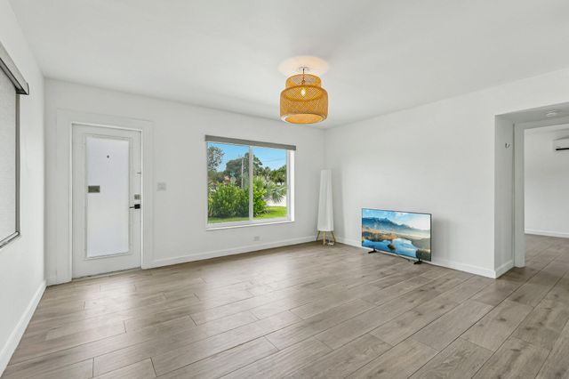 2304 SE 13th Court, Pompano Beach, FL 33062