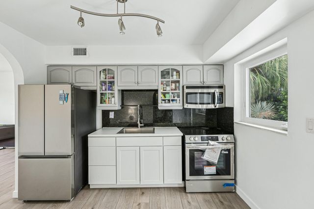 2304 SE 13th Court, Pompano Beach, FL 33062