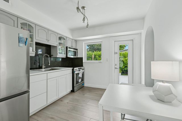 2304 SE 13th Court, Pompano Beach, FL 33062