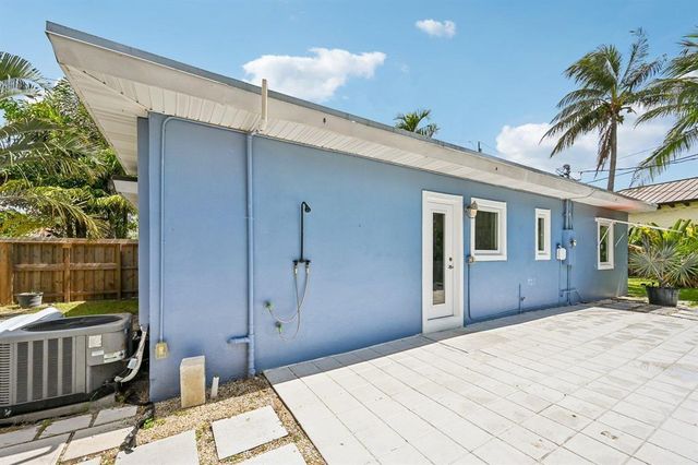 2304 SE 13th Court, Pompano Beach, FL 33062